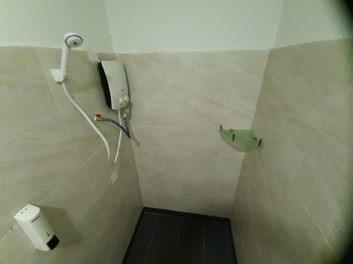 Mn Ferringhi Inn Бату Феринги Екстериор снимка
