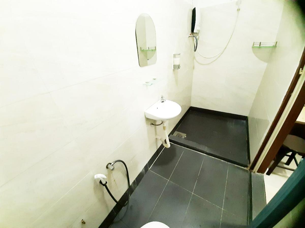 Mn Ferringhi Inn Бату Феринги Екстериор снимка