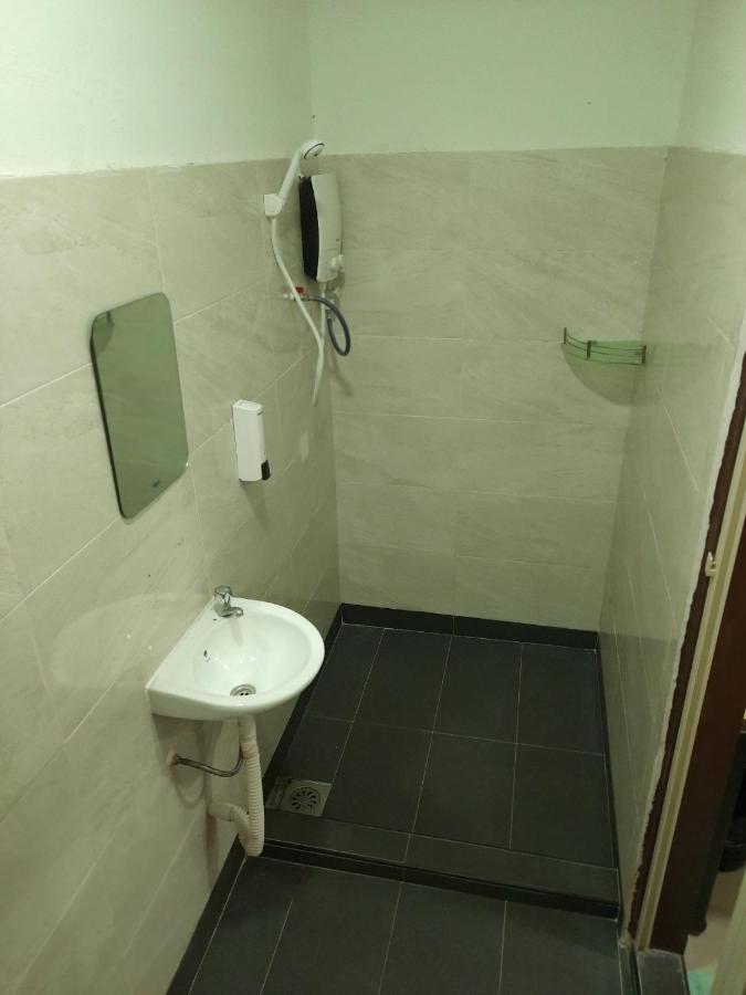 Mn Ferringhi Inn Бату Феринги Екстериор снимка