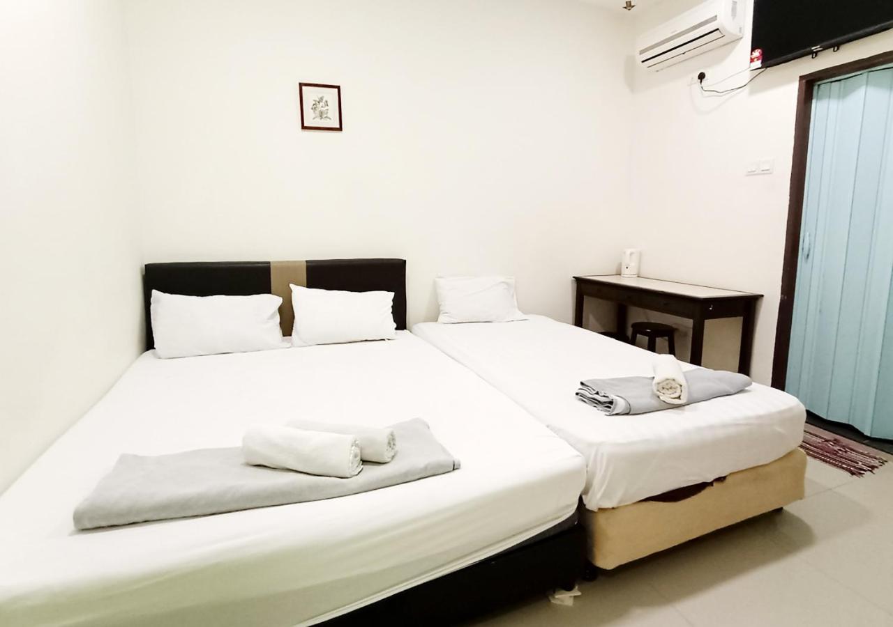 Mn Ferringhi Inn Бату Феринги Екстериор снимка