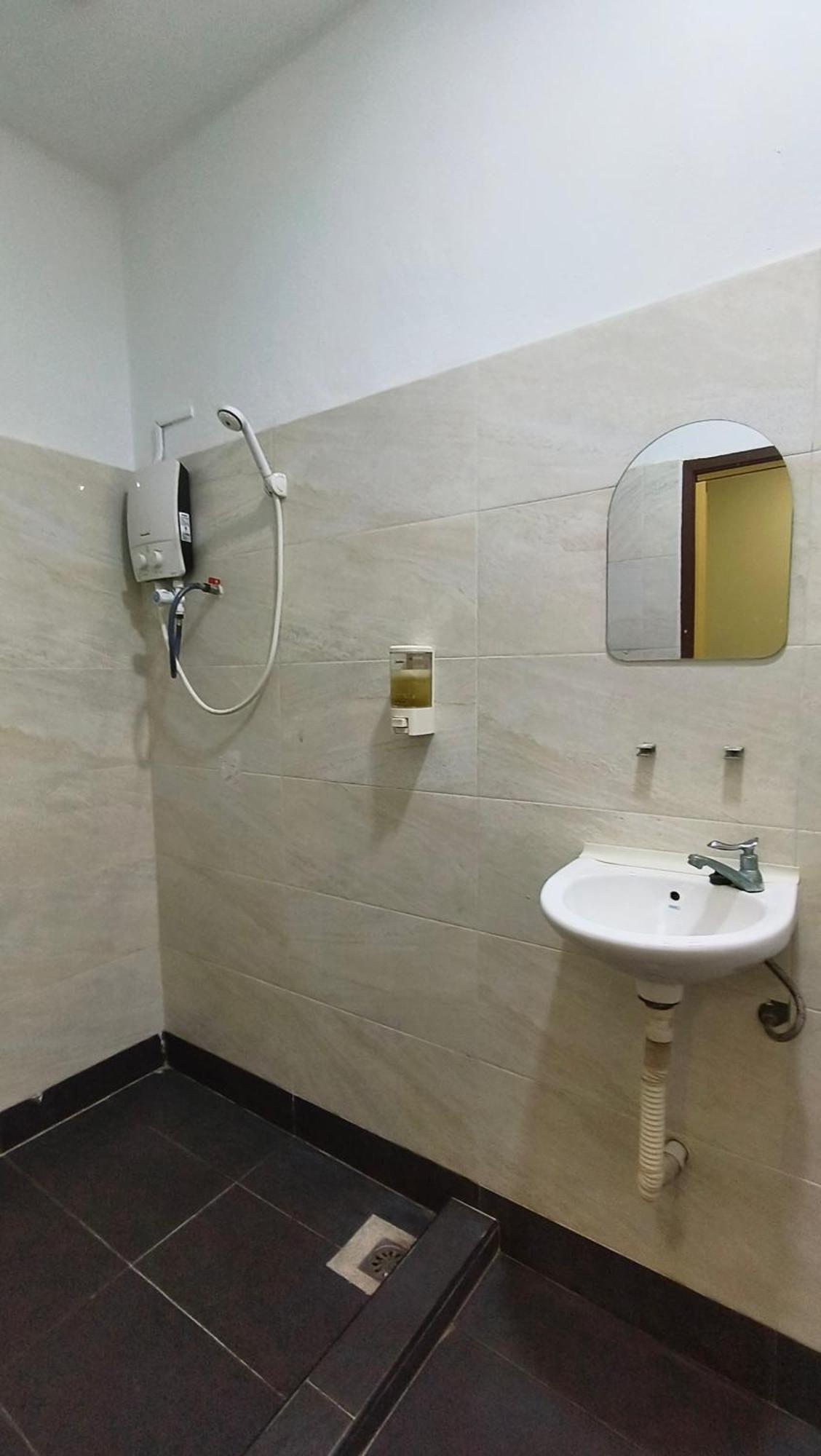 Mn Ferringhi Inn Бату Феринги Екстериор снимка